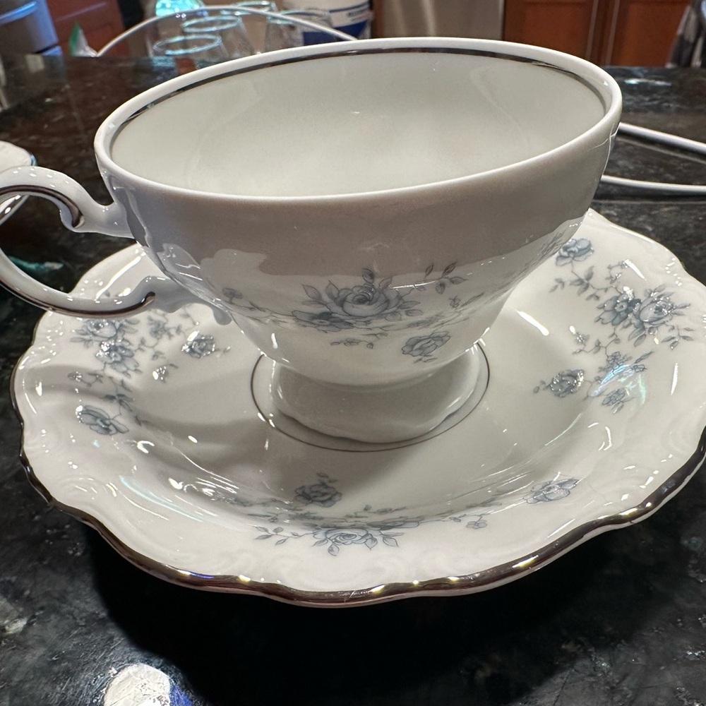 Johann Haviland 2 White and blue Porcelain cups with saucers - Picture 7 of 12